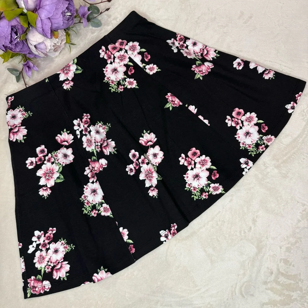 Forever 21 Floral Black Mini Skirt - Picture 3 of 10